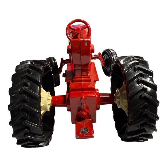 ERTL International Die Cast Harvester Tractor with Wagon - Picture 4 of 15